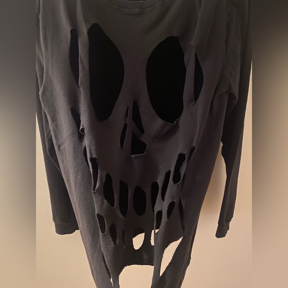 Truly Madly Deeply 💀 Skull Cutout Black Long Sleeve Crewneck Women’s Large